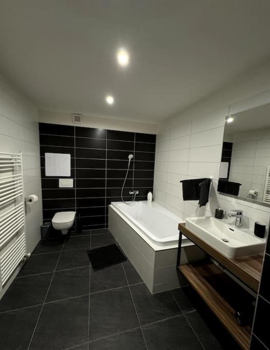 Modern Apartment In City Centre Bańska Bystrzyca Zewnętrze zdjęcie